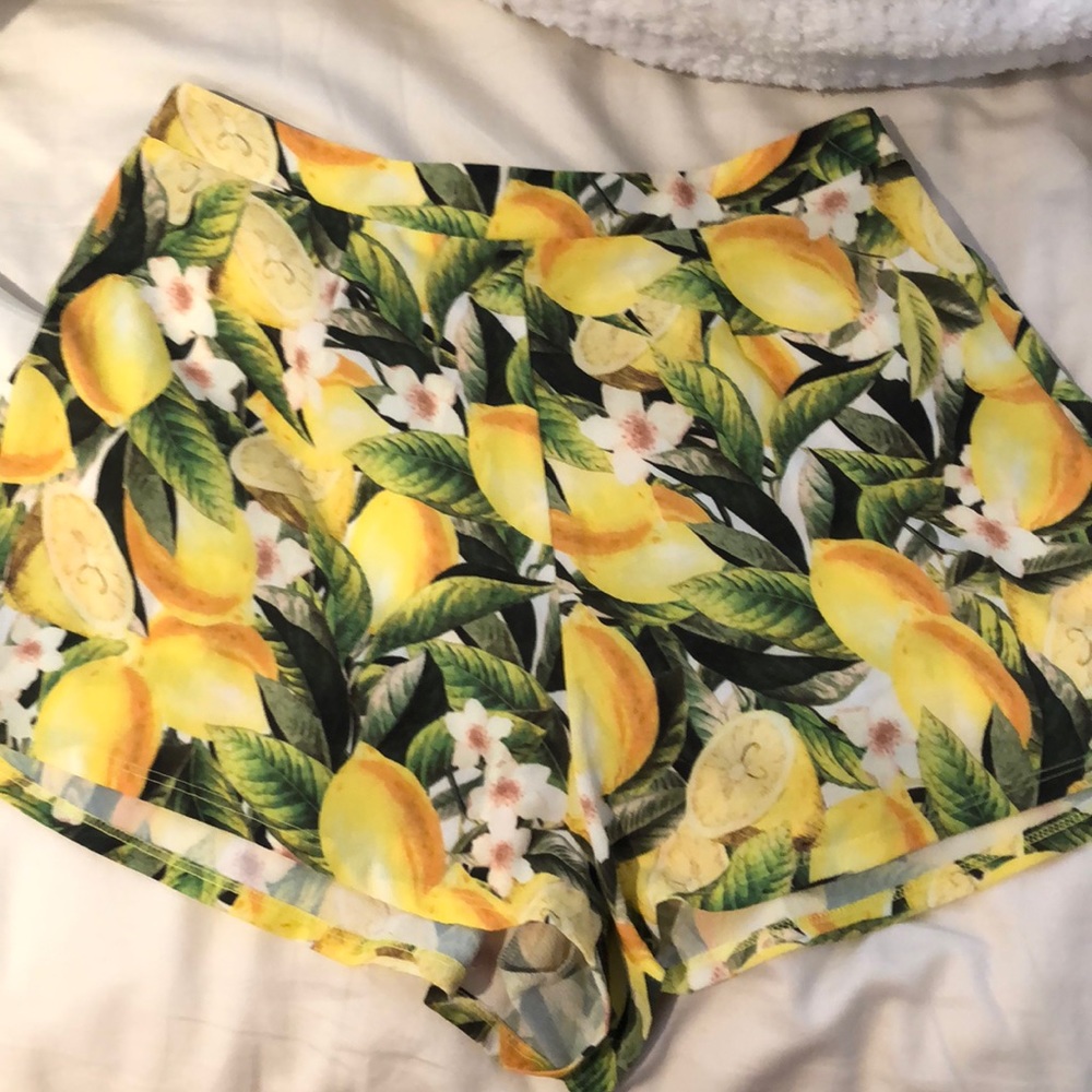 Show Me Your MuMu Shorts 🍋